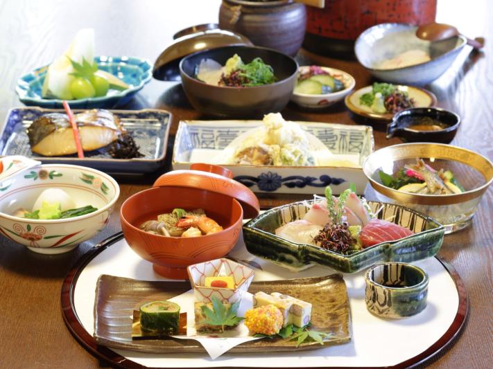 【9/19～9/22 シルバーウィーク限定】夕食は瀬戸内海の食材を使った特別な会席料理をお部屋で。(夕朝食付)